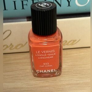 CHANEL LE VERNIS NAIL POLISH 933 CAP CORAIL NWOB